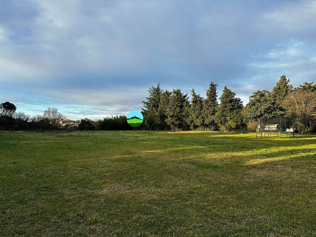 Terrain à PERNES-LES-FONTAINES