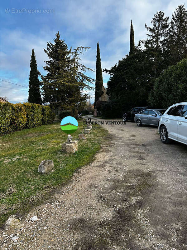 Terrain à PERNES-LES-FONTAINES