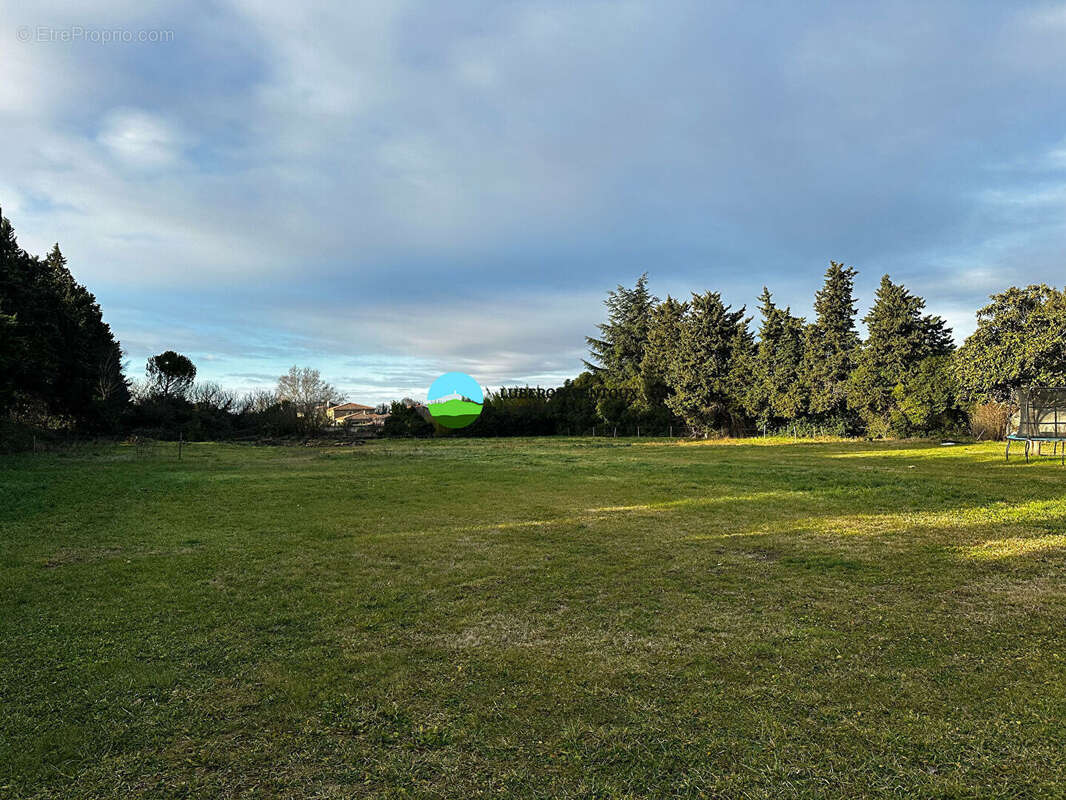 Terrain à PERNES-LES-FONTAINES