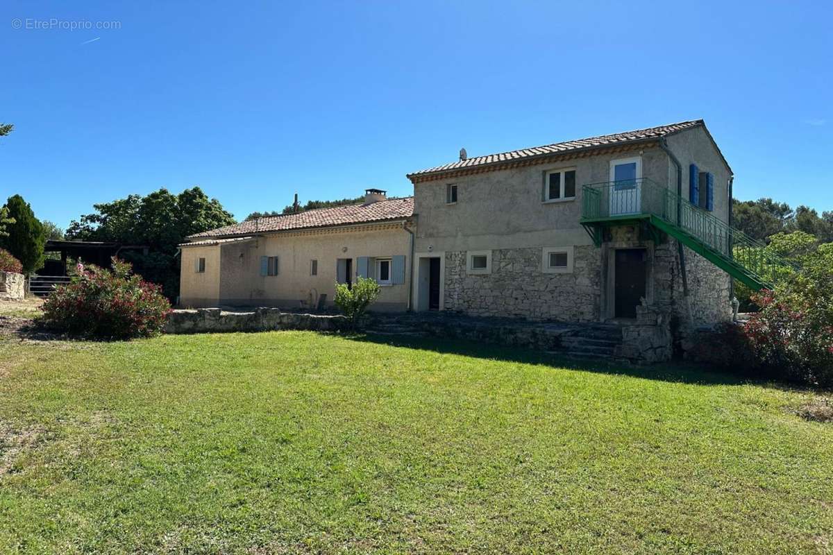 Maison à PERNES-LES-FONTAINES