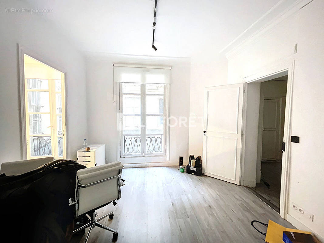 Appartement à PARIS-1E