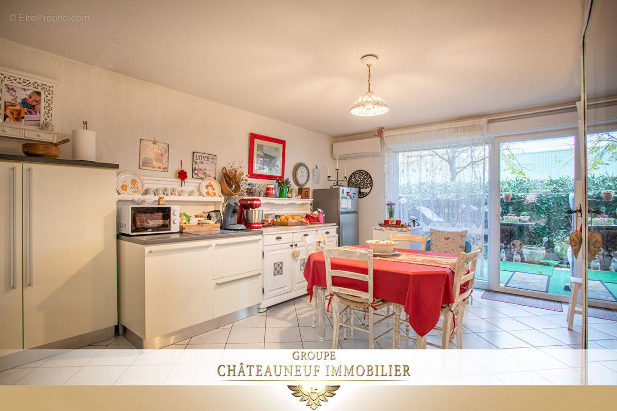 Appartement à CHATEAUNEUF-LES-MARTIGUES