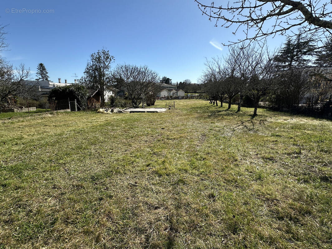 Terrain à SAINT-AULAYE