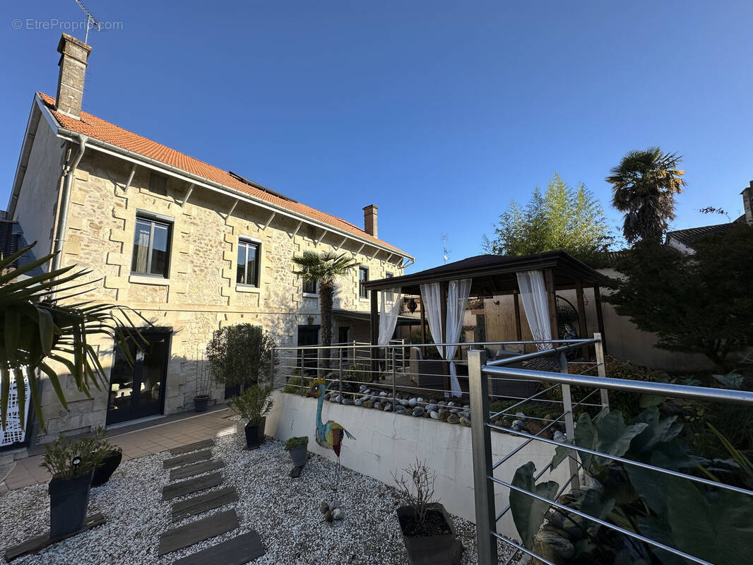 Maison à LA ROCHE-CHALAIS