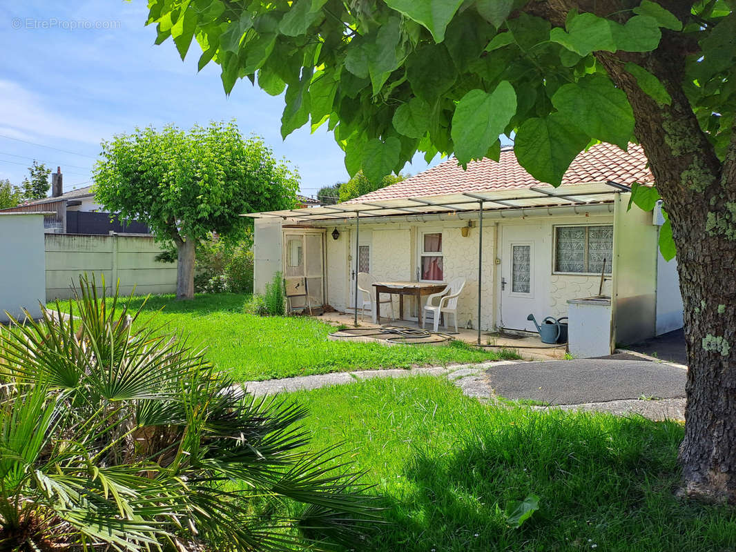 Maison à LEOGNAN