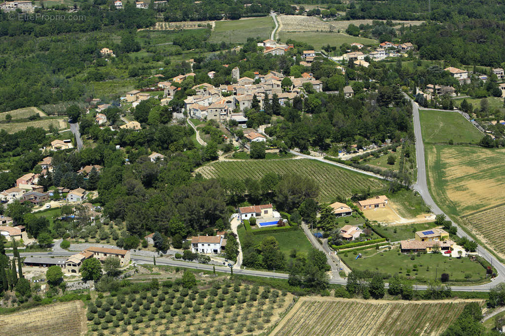 Terrain à SAINT-CHAPTES