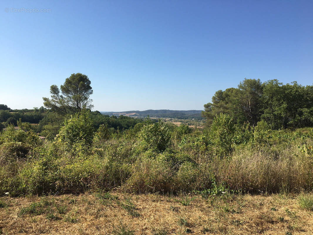 Terrain à CRUVIERS-LASCOURS