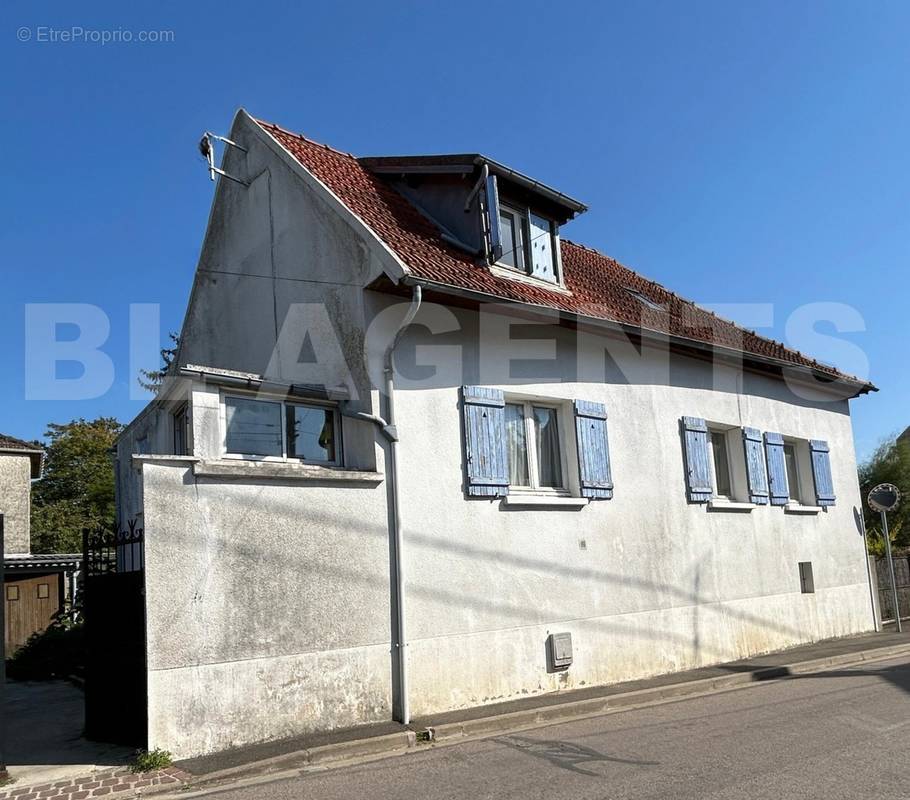 3b4f1b43-e69d-4e12-933a-c979dd22aef6 - Maison à VILLEVAUDE