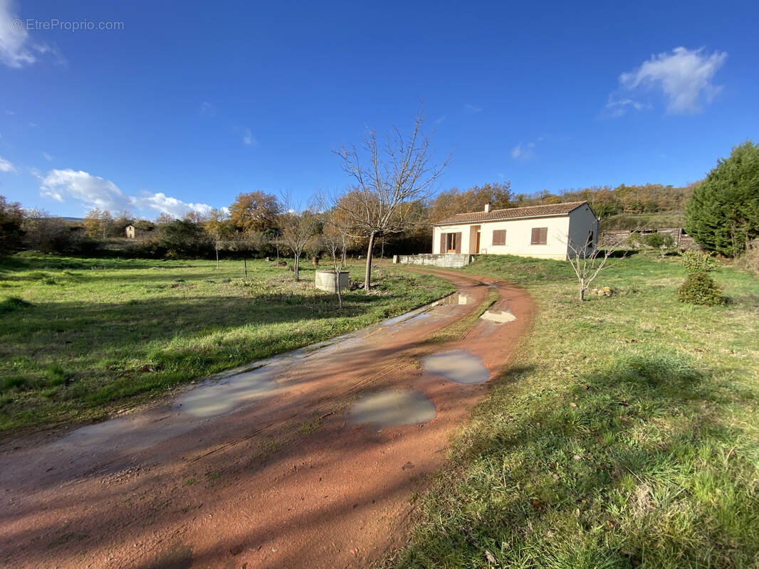 Maison à COURNANEL