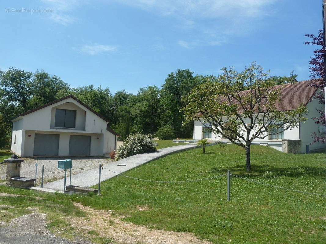 Maison à MONTGESTY