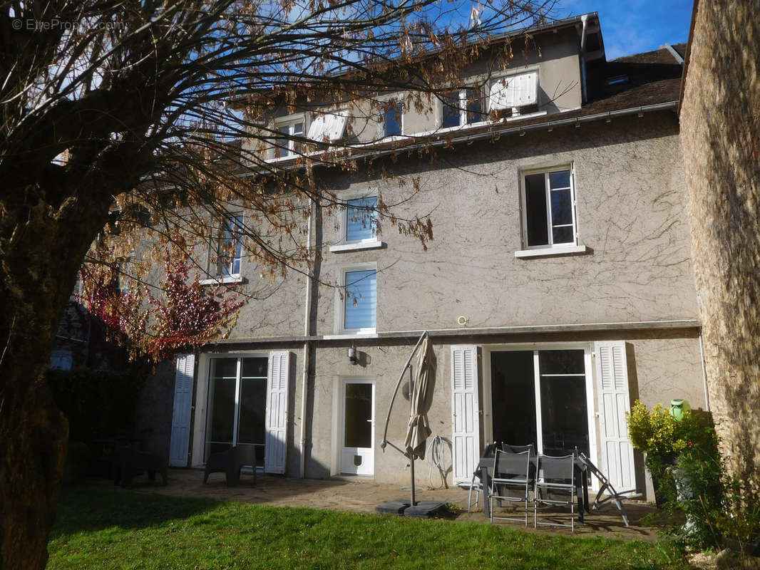 Maison à SAINT-YRIEIX-LA-PERCHE