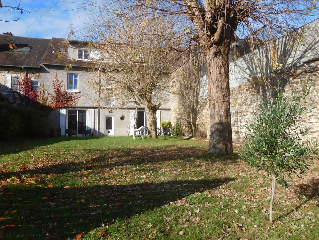 Maison à SAINT-YRIEIX-LA-PERCHE