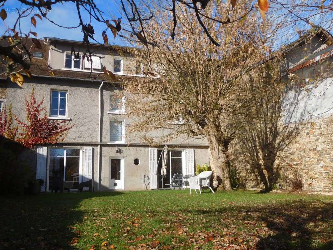 Maison à SAINT-YRIEIX-LA-PERCHE