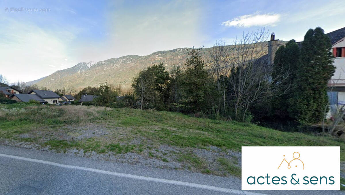 Terrain à SAINT-REMY-DE-MAURIENNE