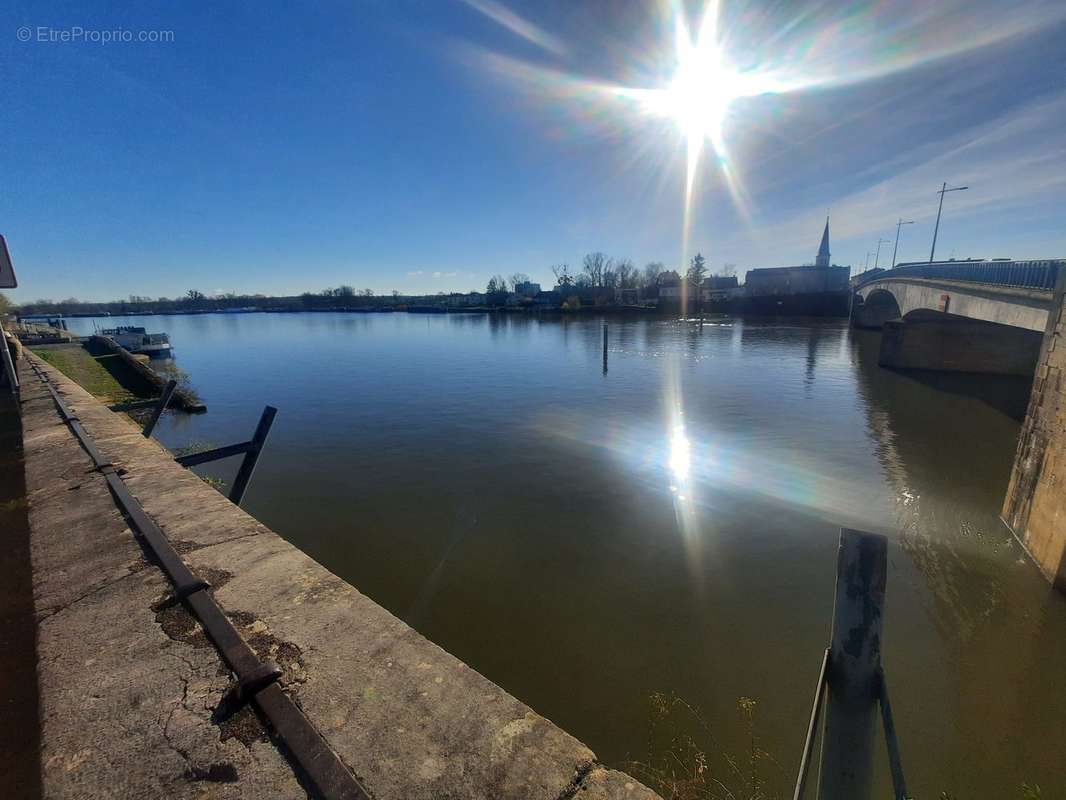 Commerce à SAINT-JEAN-DE-LOSNE