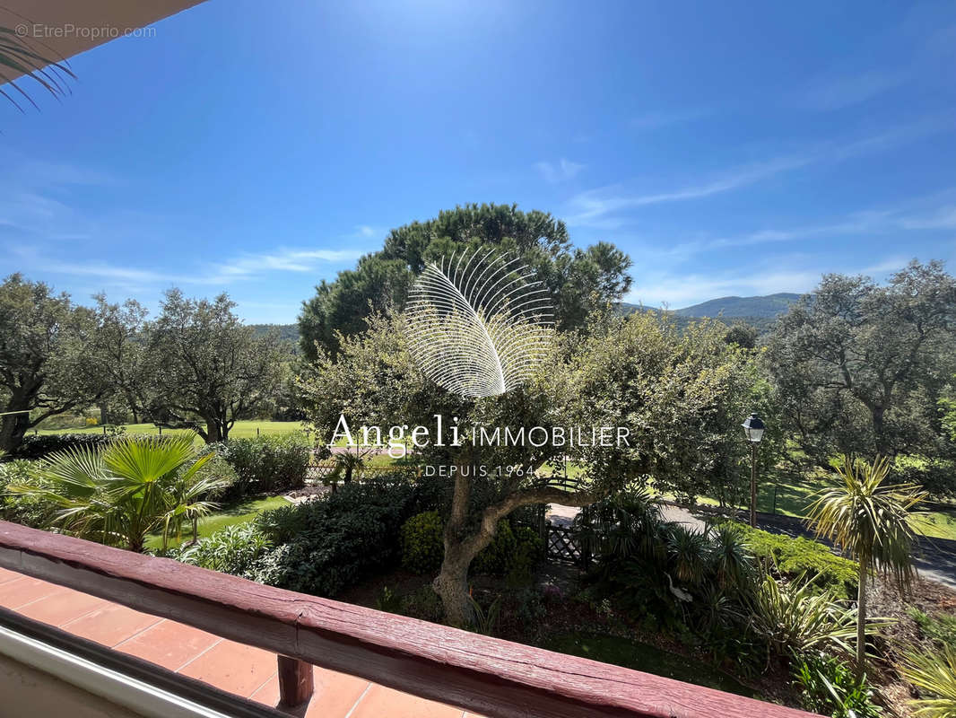 Appartement à ROQUEBRUNE-SUR-ARGENS