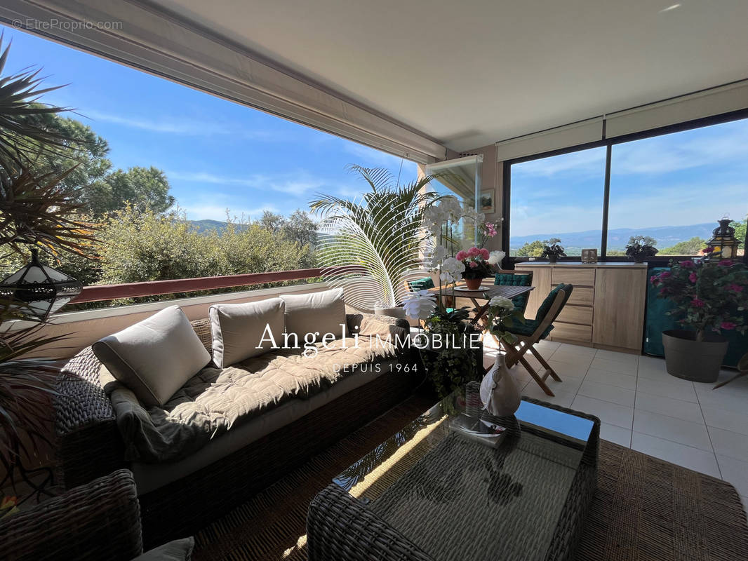 Appartement à ROQUEBRUNE-SUR-ARGENS