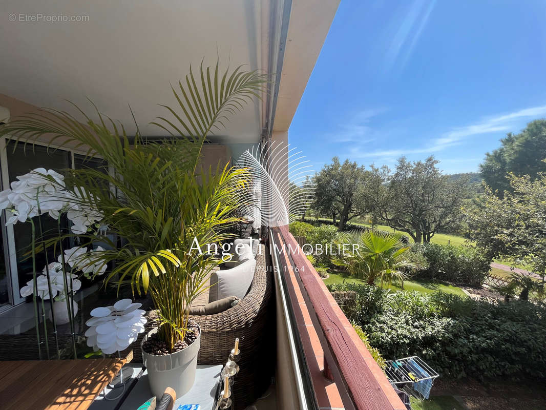 Appartement à ROQUEBRUNE-SUR-ARGENS