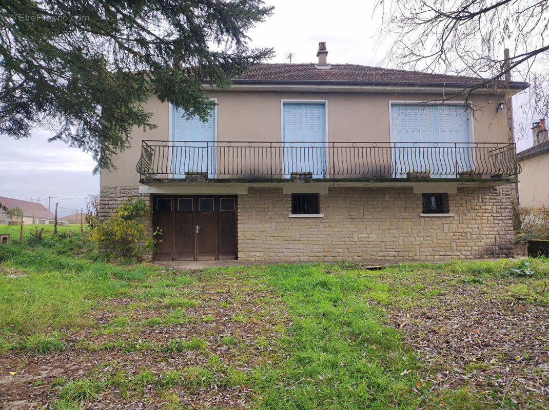 Maison à CERCY-LA-TOUR