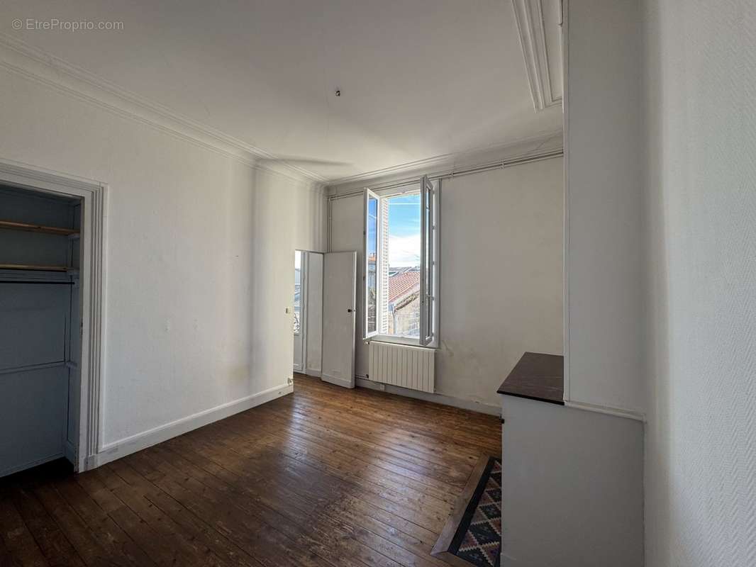 Chambre  - Appartement à BORDEAUX