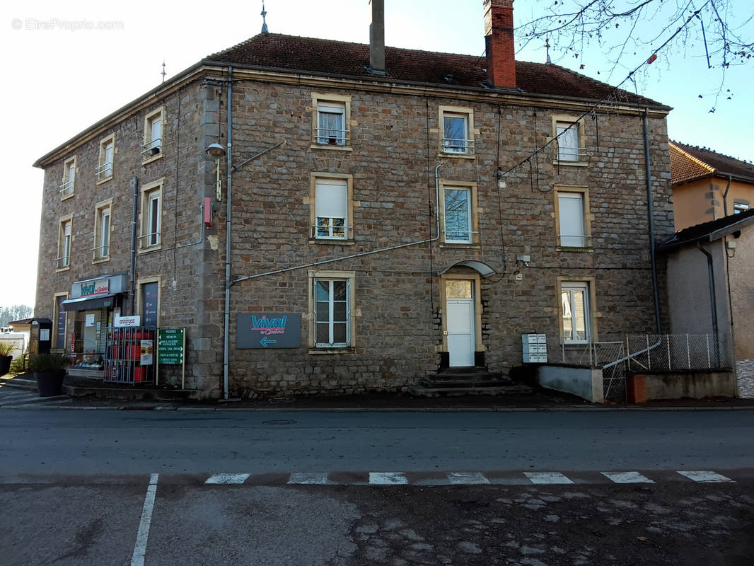 Appartement à SAINT-ROMAIN-LA-MOTTE