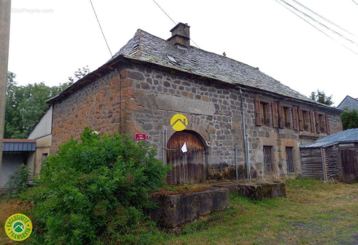 Maison à VIC-SUR-CERE