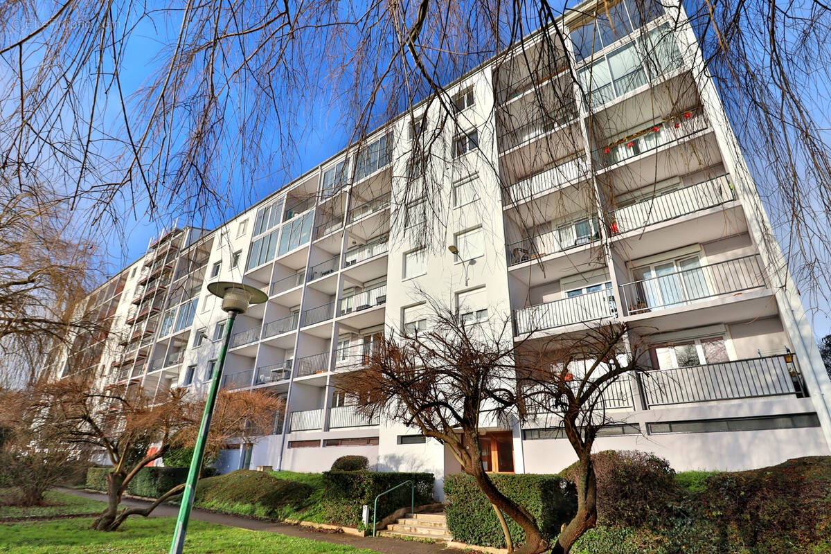 Appartement à SAINT-JULIEN-LES-VILLAS