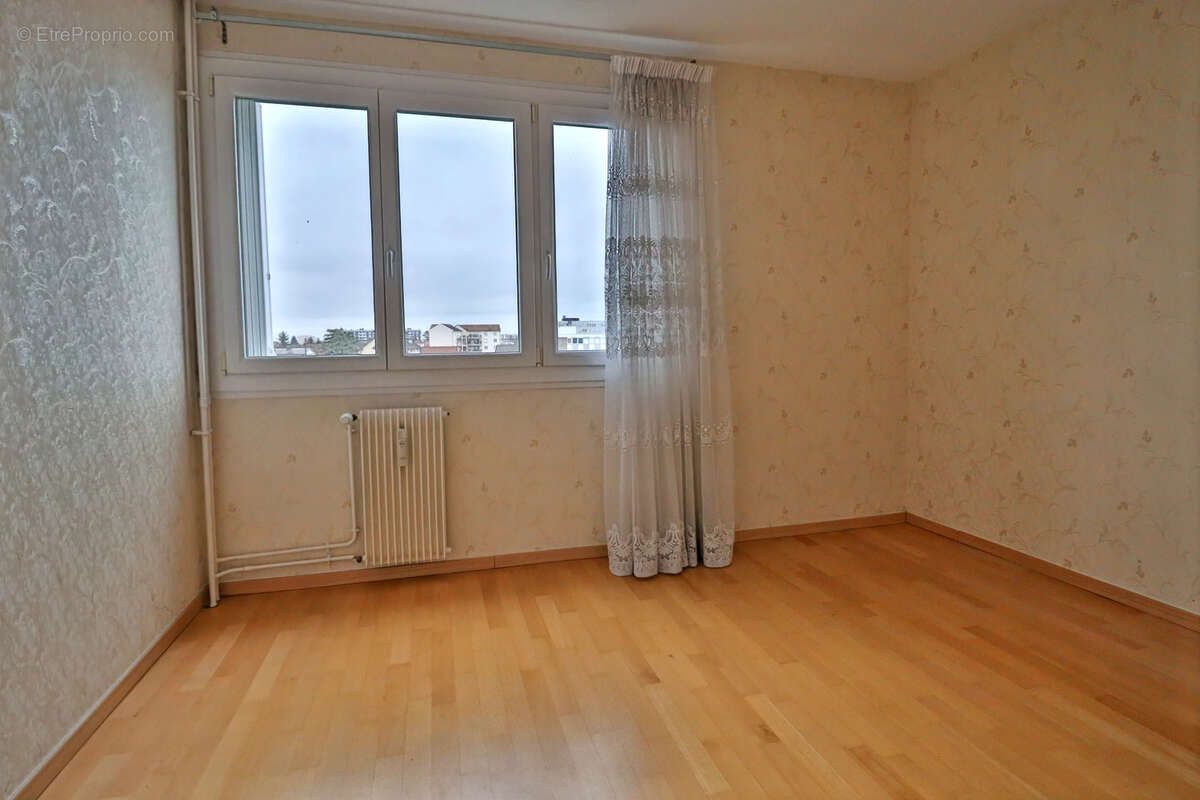 Appartement à SAINT-JULIEN-LES-VILLAS