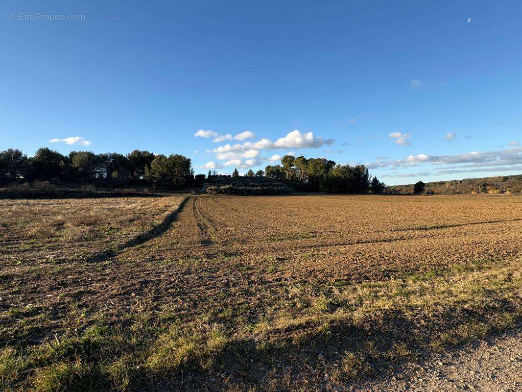 Terrain à VELAUX