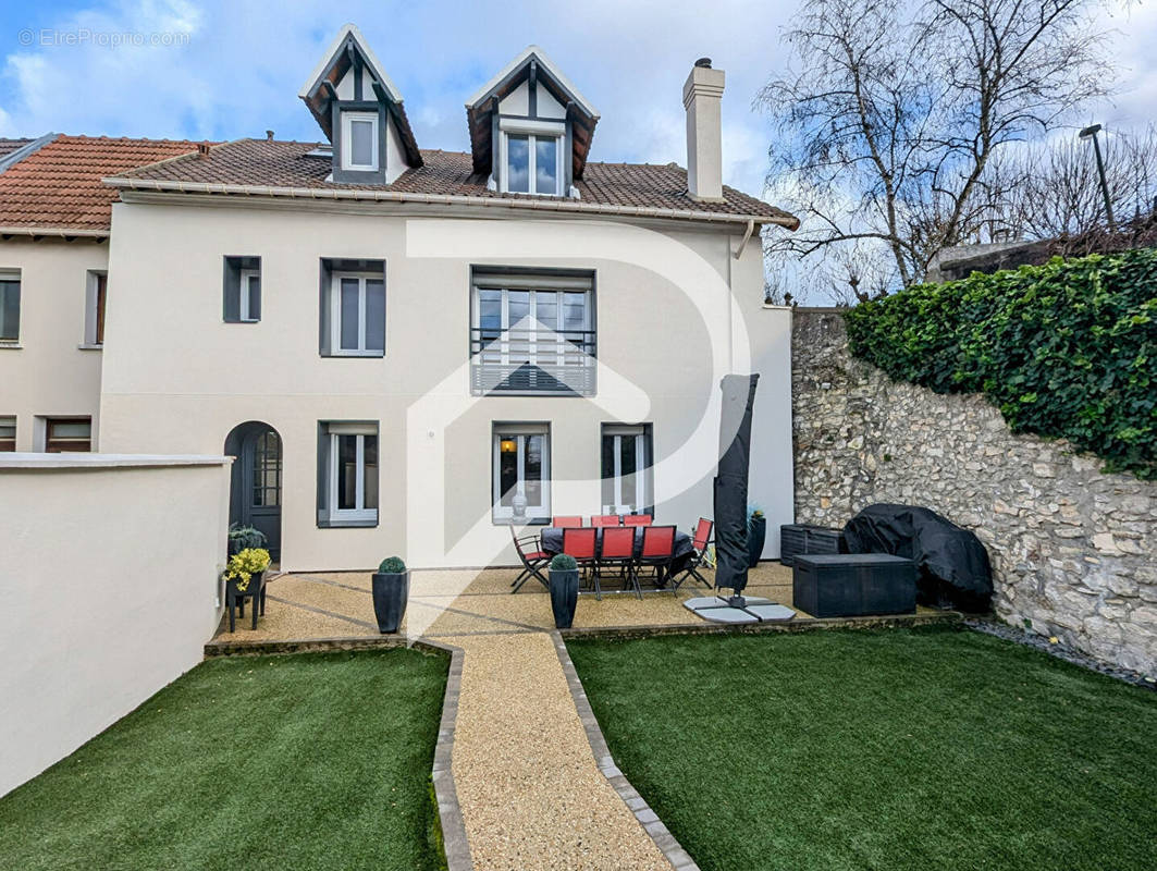 Maison à LA FRETTE-SUR-SEINE