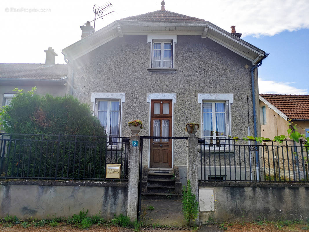 Maison à PUY-GUILLAUME