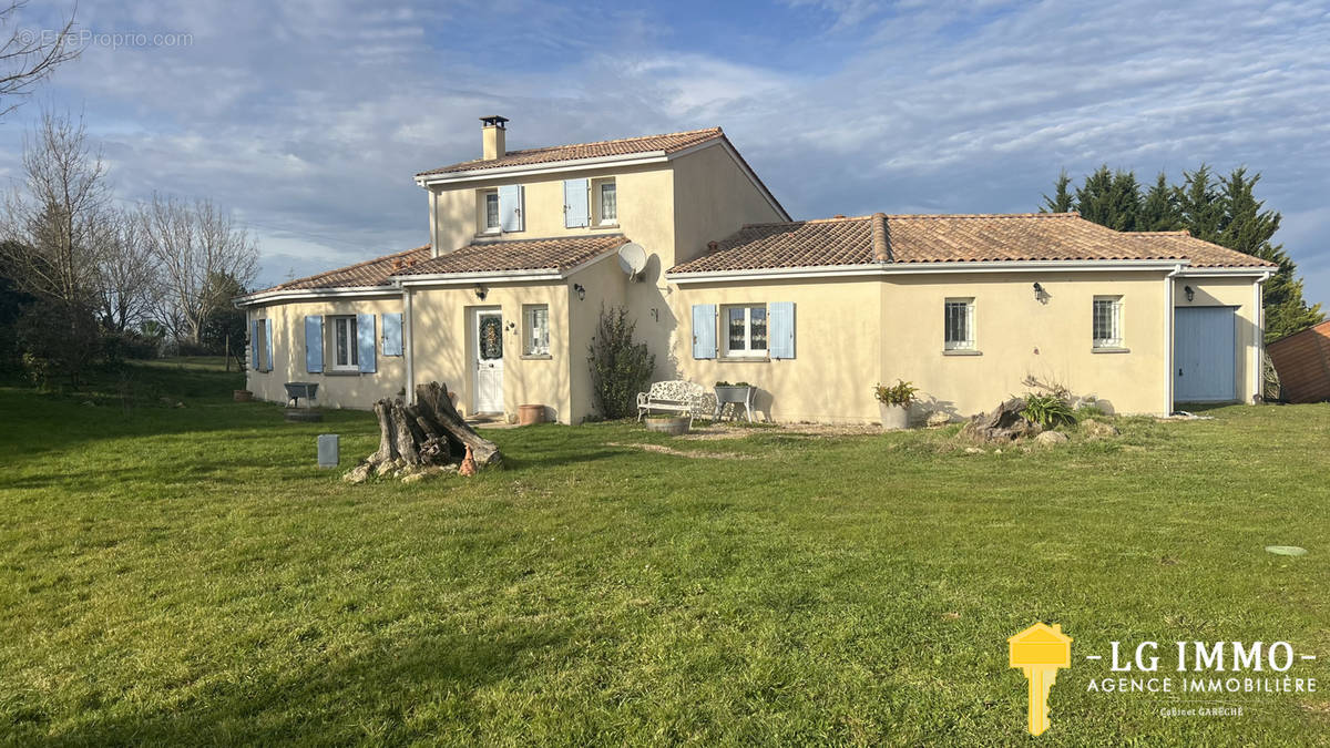 Maison à SAINT-BONNET-SUR-GIRONDE