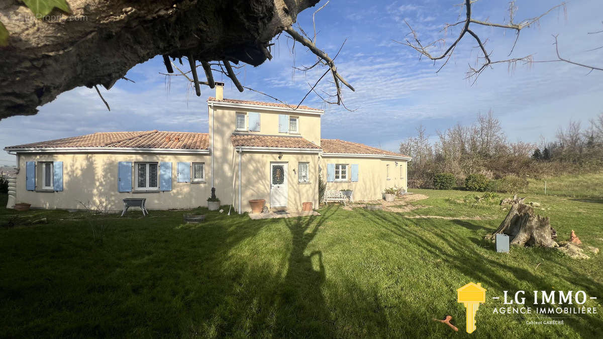 Maison à SAINT-BONNET-SUR-GIRONDE