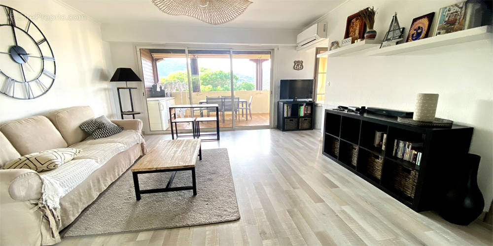 Appartement à ROQUEBRUNE-SUR-ARGENS