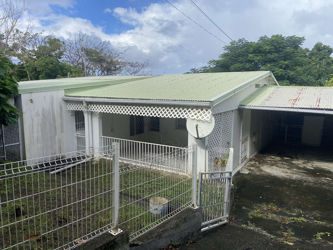 Maison à BASSE-TERRE