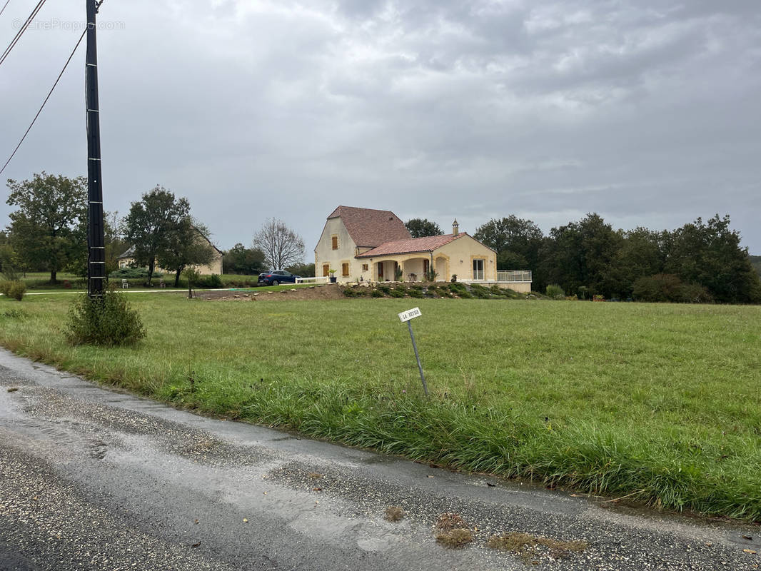 Terrain à BORREZE