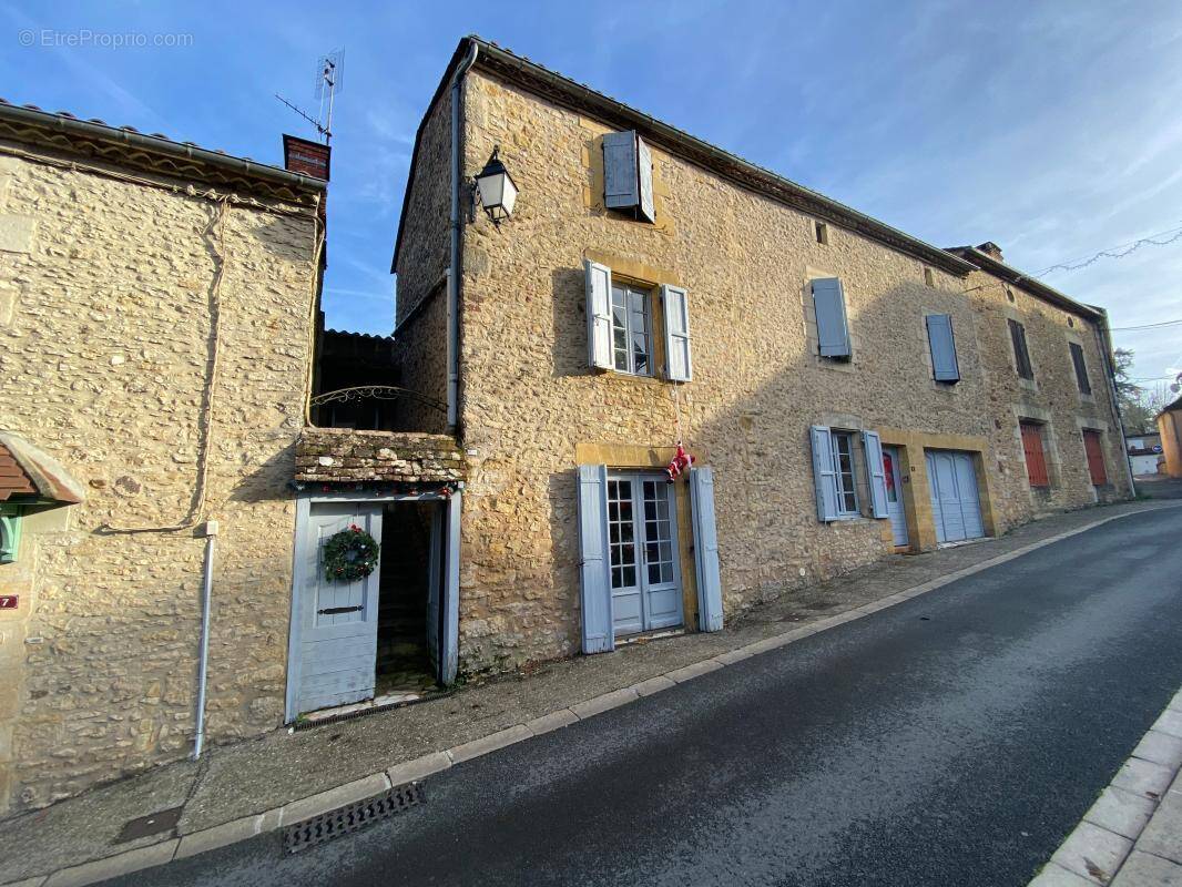 Maison à SIORAC-EN-PERIGORD