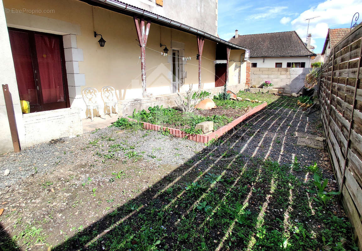 Maison à CHANTENAY-SAINT-IMBERT