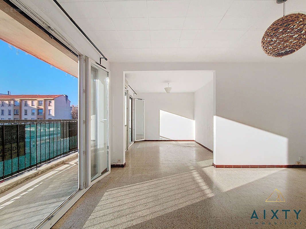 Appartement à MARSEILLE-5E