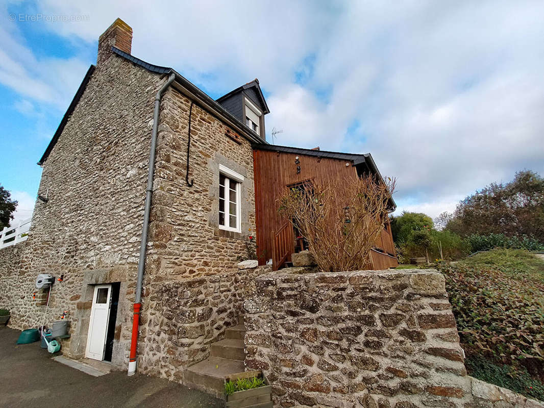 Maison à LOUPFOUGERES