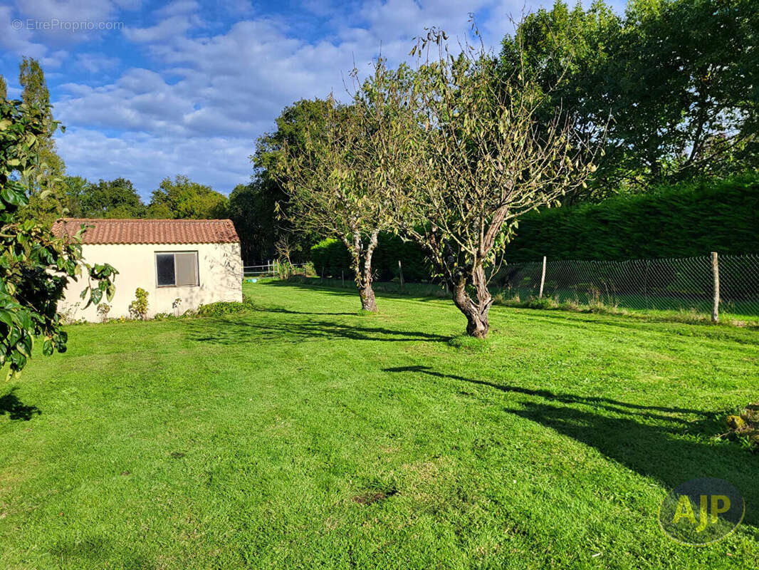 Maison à MONTAIGU