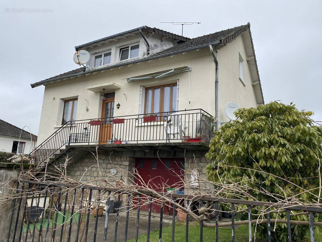 Maison à PEYRAT-LE-CHATEAU