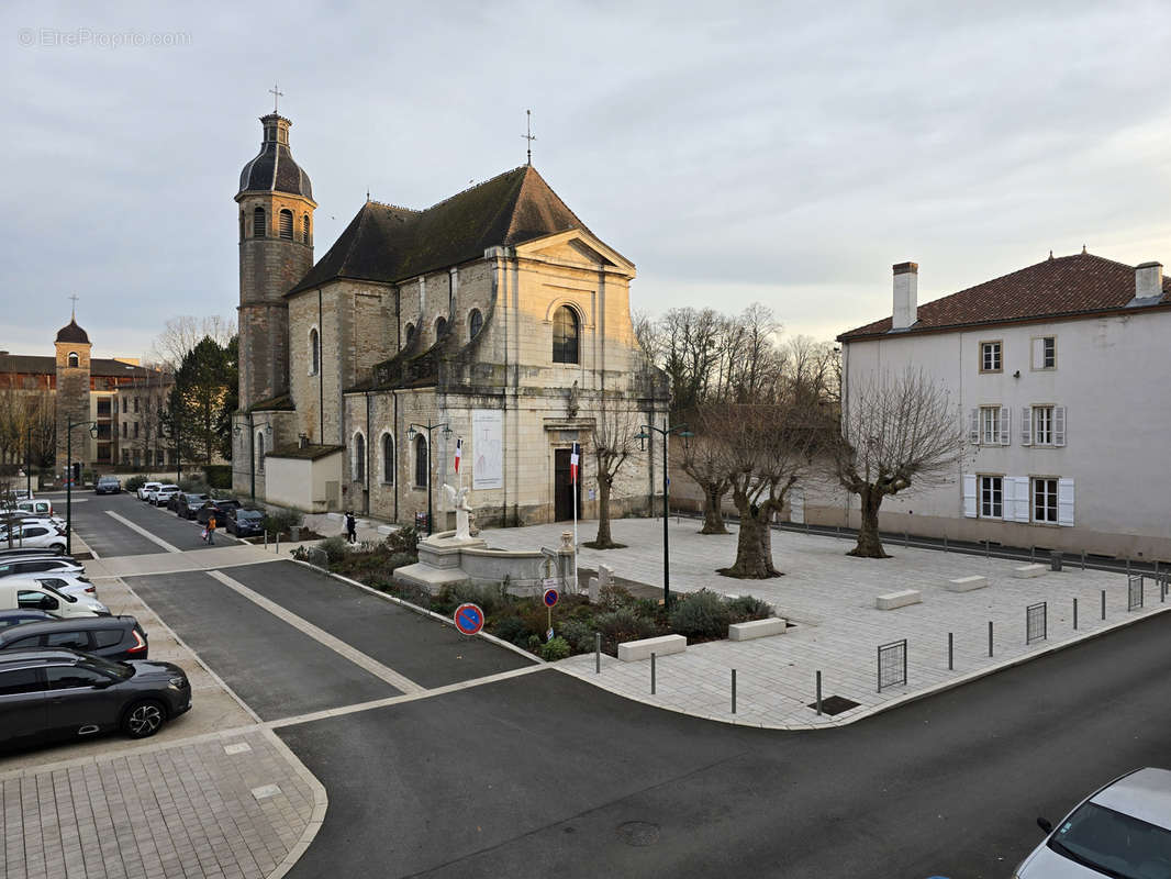 Appartement à PONT-DE-VEYLE