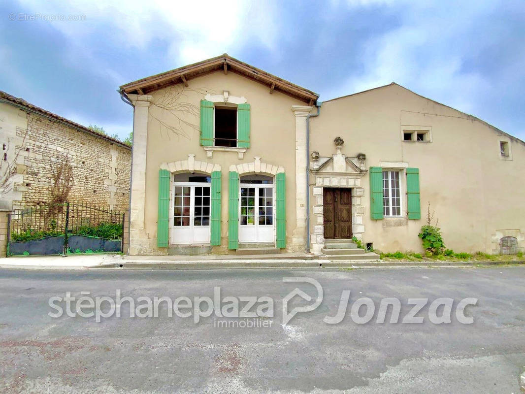 Maison à JONZAC