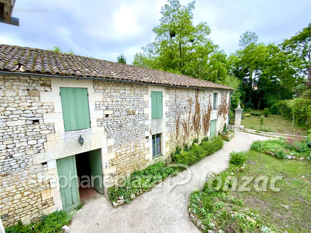 Maison à JONZAC