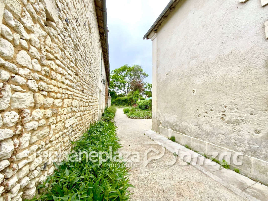 Maison à JONZAC