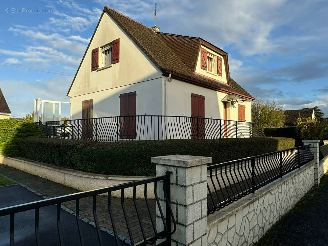 Maison à ARGENCES