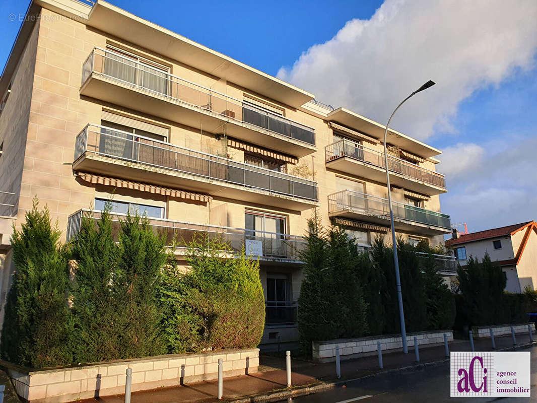 Appartement à L&#039;HAY-LES-ROSES