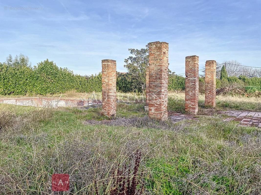 Terrain à SAINT-SULPICE