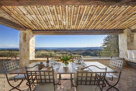 Maison à TOURRETTES-SUR-LOUP